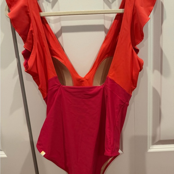 Summersalt The Ruffle Backflip - Picture 2 of 4